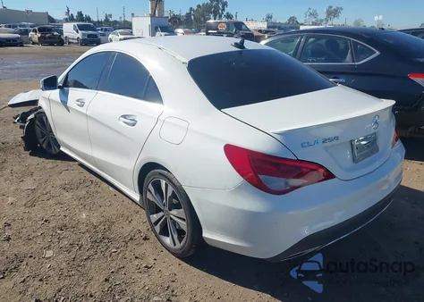 2018 Mercedes-Benz Cla 250 z USA, uszkodzony, nr VIN WDDSJ4EB1JN682128
